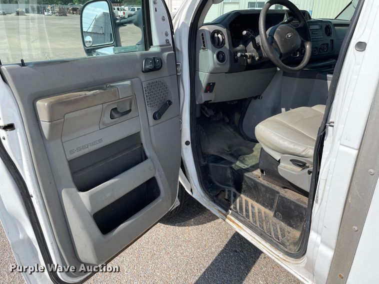image for item LS9350 2010 Ford E350 Super Duty  utility van
