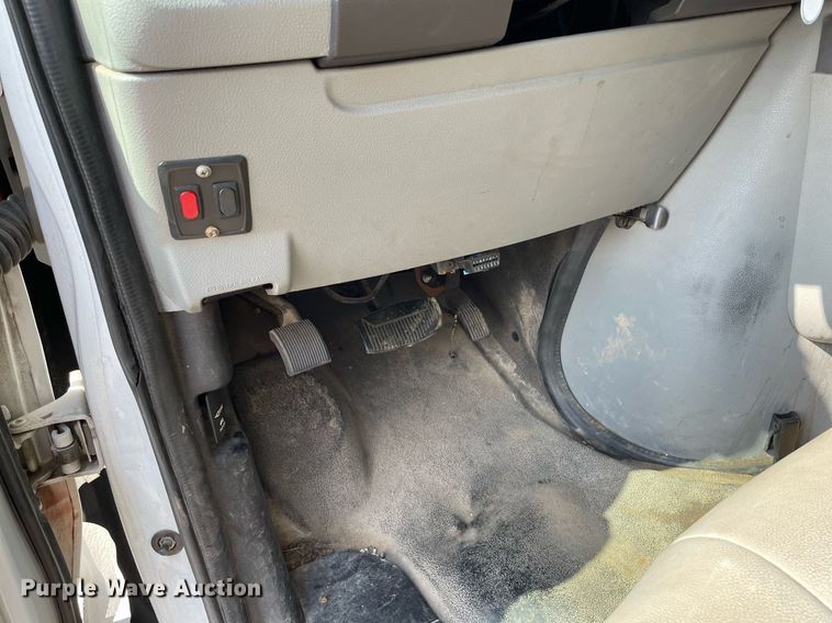 image for item LS9350 2010 Ford E350 Super Duty  utility van