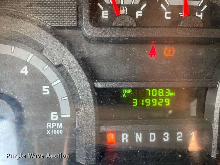 image for item LS9350 2010 Ford E350 Super Duty  utility van