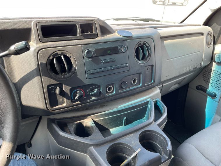 image for item LS9350 2010 Ford E350 Super Duty  utility van