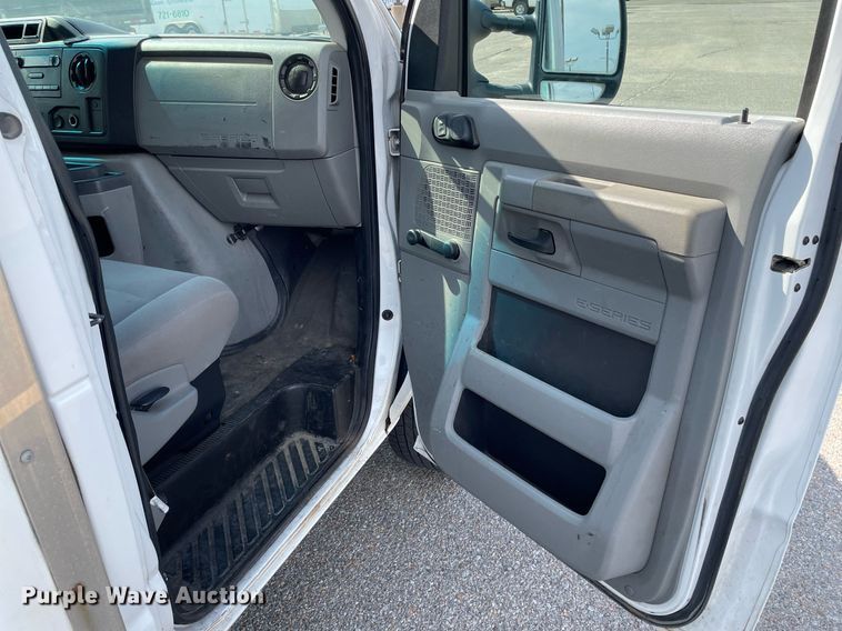 image for item LS9350 2010 Ford E350 Super Duty  utility van