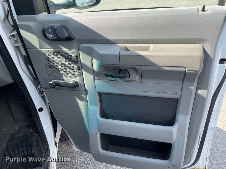 image for item LS9350 2010 Ford E350 Super Duty  utility van