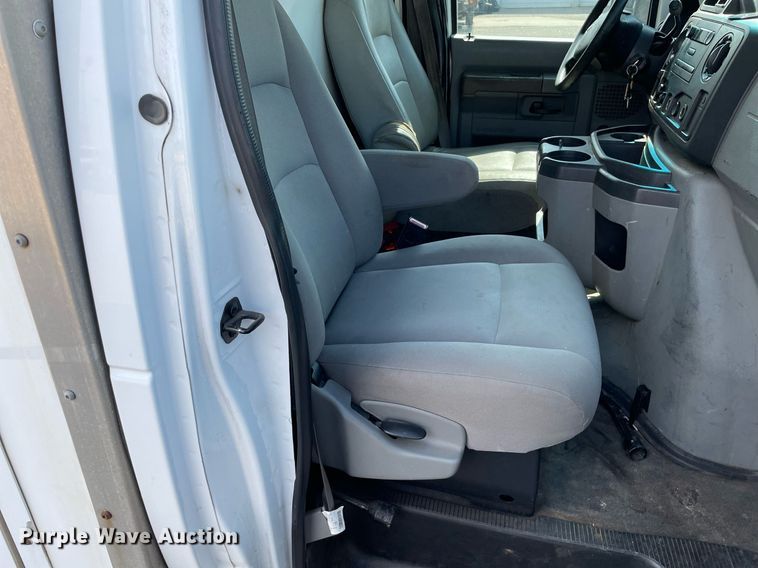 image for item LS9350 2010 Ford E350 Super Duty  utility van