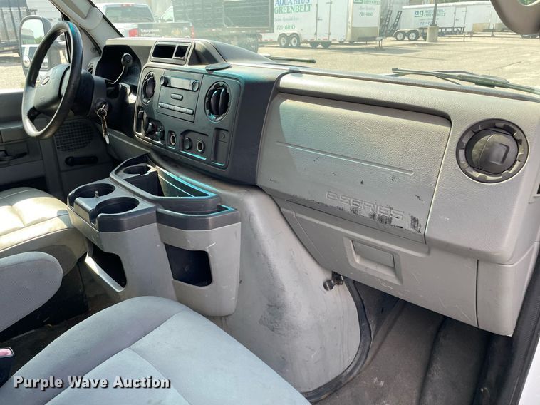 image for item LS9350 2010 Ford E350 Super Duty  utility van