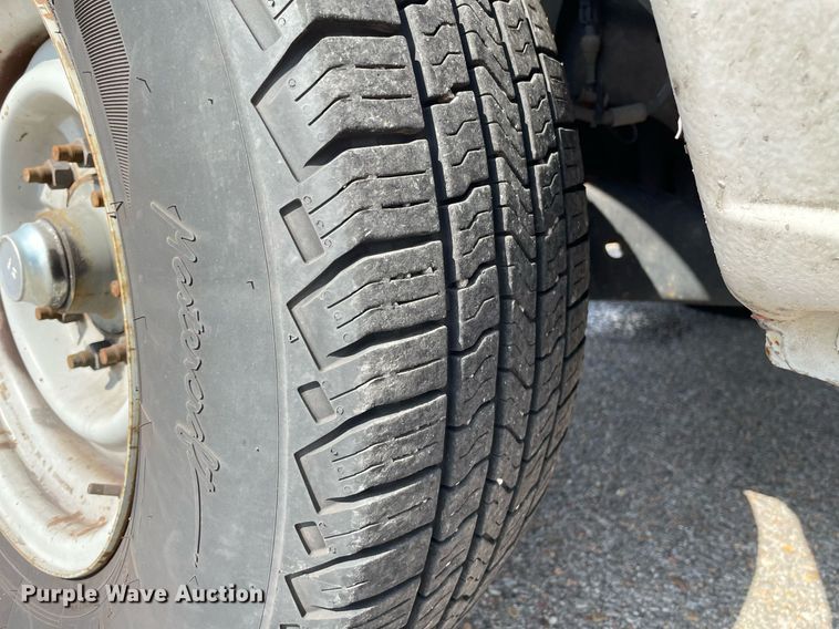 image for item LS9350 2010 Ford E350 Super Duty  utility van