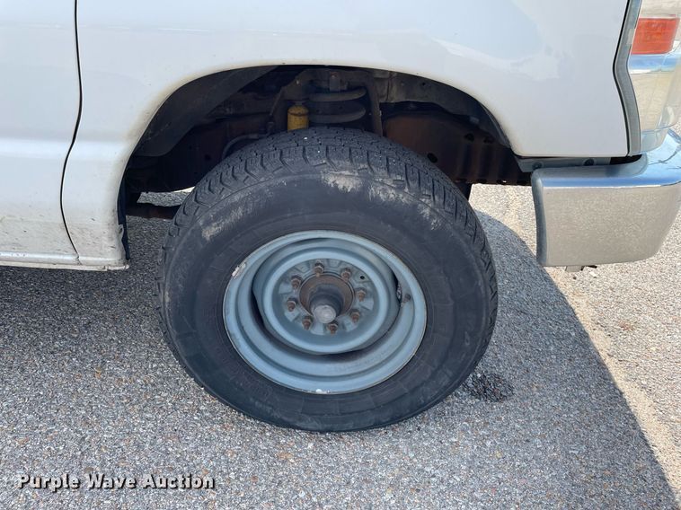 image for item LS9350 2010 Ford E350 Super Duty  utility van