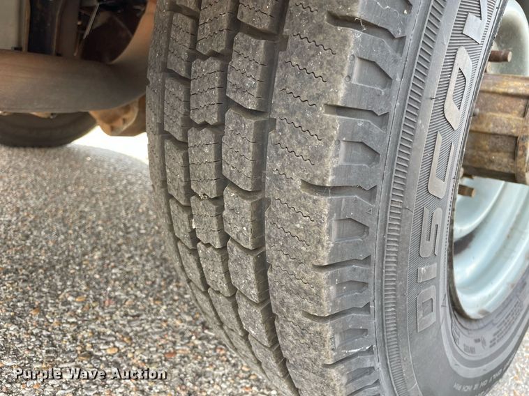 image for item LS9350 2010 Ford E350 Super Duty  utility van