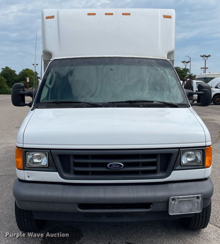 image for item LS9351 2007 Ford E350 Super Duty  box truck