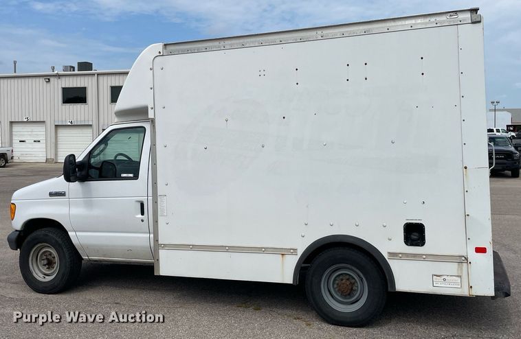 image for item LS9351 2007 Ford E350 Super Duty  box truck