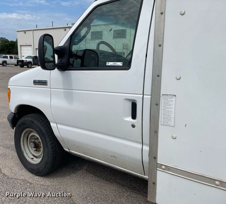 image for item LS9351 2007 Ford E350 Super Duty  box truck