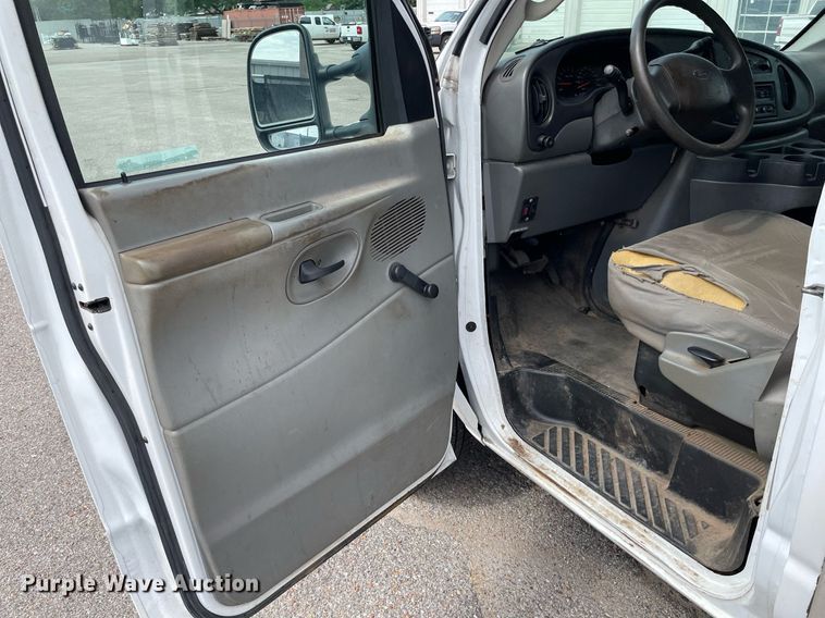 image for item LS9351 2007 Ford E350 Super Duty  box truck