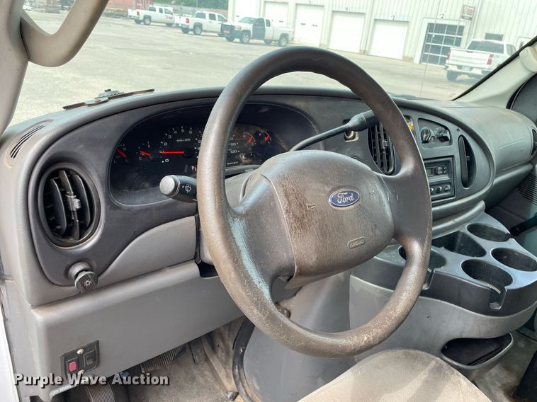 image for item LS9351 2007 Ford E350 Super Duty  box truck