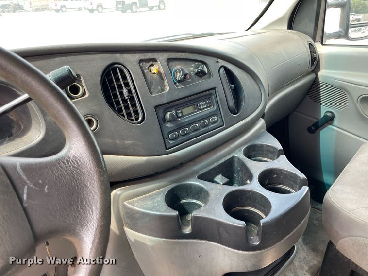 image for item LS9351 2007 Ford E350 Super Duty  box truck