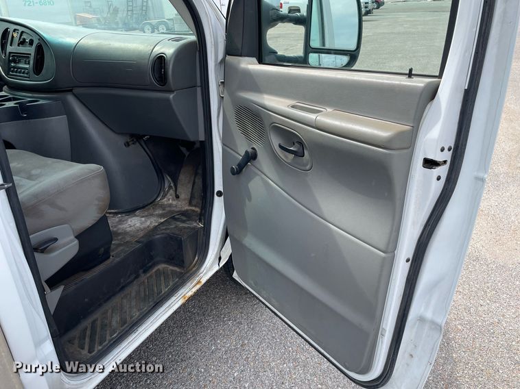 image for item LS9351 2007 Ford E350 Super Duty  box truck