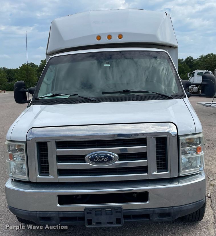 image for item LS9352 2010 Ford E350 Super Duty  utility van