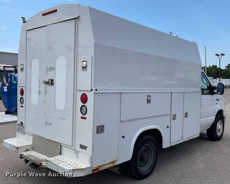 image for item LS9352 2010 Ford E350 Super Duty  utility van