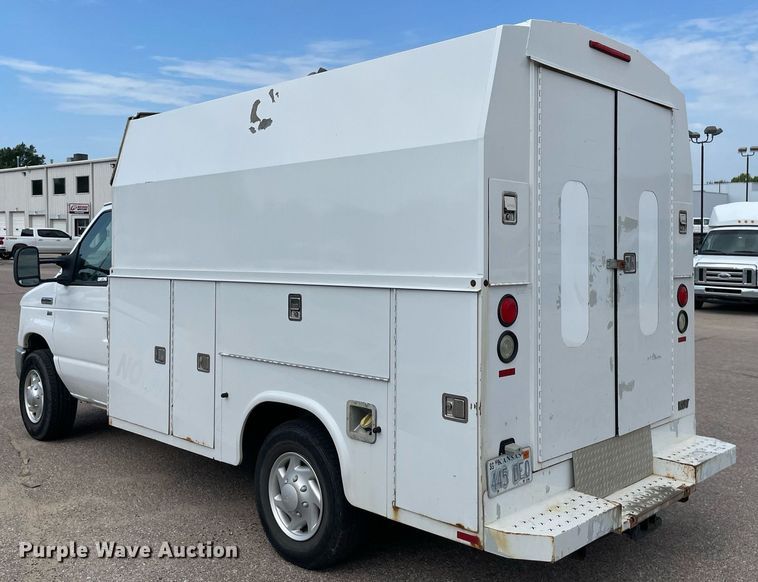 image for item LS9352 2010 Ford E350 Super Duty  utility van