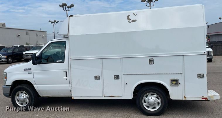 image for item LS9352 2010 Ford E350 Super Duty  utility van