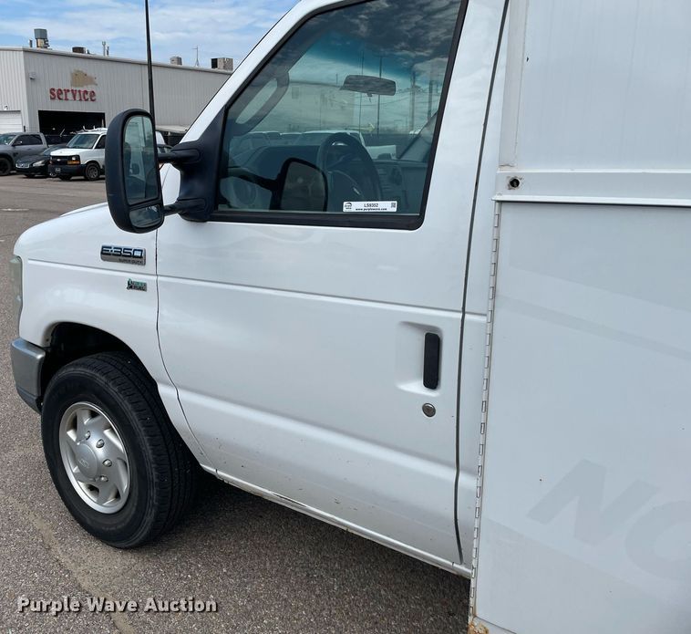 image for item LS9352 2010 Ford E350 Super Duty  utility van