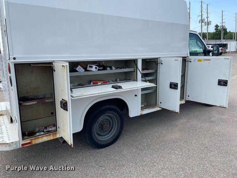 image for item LS9352 2010 Ford E350 Super Duty  utility van