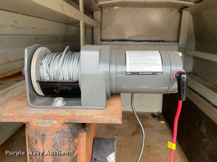 image for item LS9352 2010 Ford E350 Super Duty  utility van