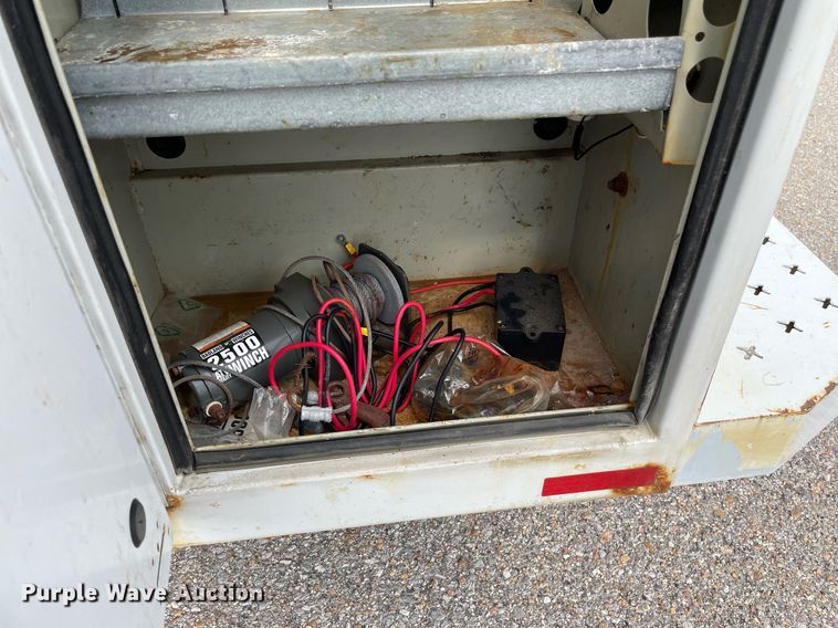 image for item LS9352 2010 Ford E350 Super Duty  utility van