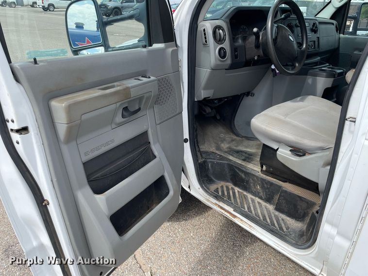 image for item LS9352 2010 Ford E350 Super Duty  utility van