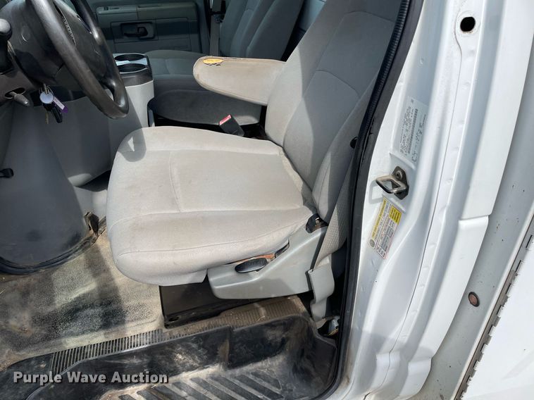 image for item LS9352 2010 Ford E350 Super Duty  utility van