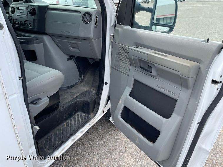 image for item LS9352 2010 Ford E350 Super Duty  utility van