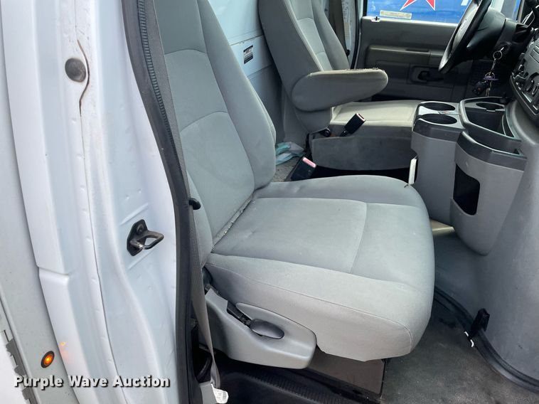 image for item LS9352 2010 Ford E350 Super Duty  utility van