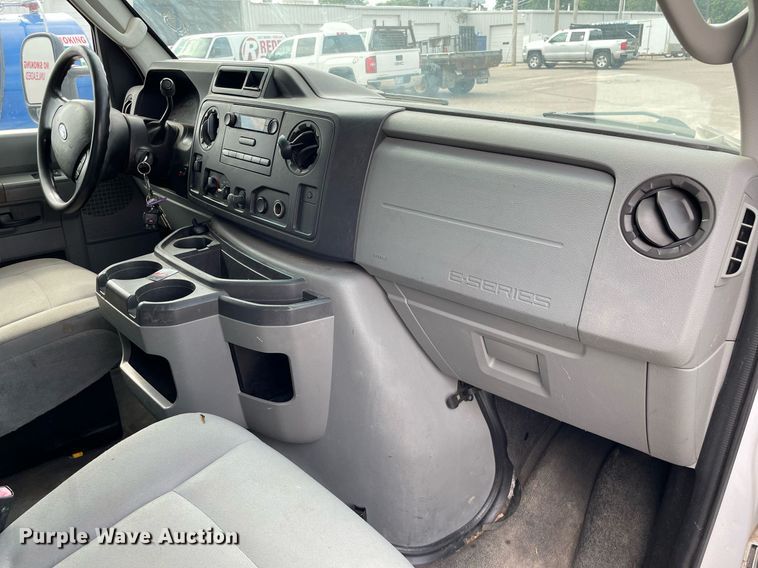 image for item LS9352 2010 Ford E350 Super Duty  utility van