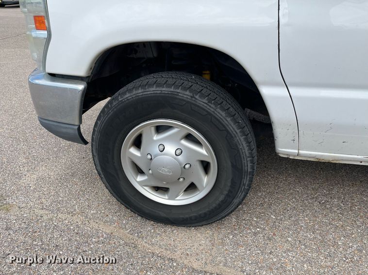 image for item LS9352 2010 Ford E350 Super Duty  utility van