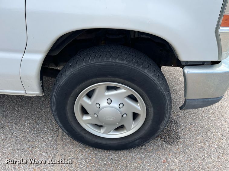 image for item LS9352 2010 Ford E350 Super Duty  utility van