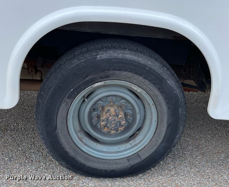 image for item LS9352 2010 Ford E350 Super Duty  utility van