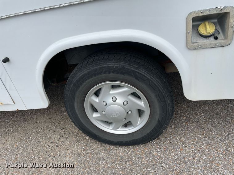 image for item LS9352 2010 Ford E350 Super Duty  utility van