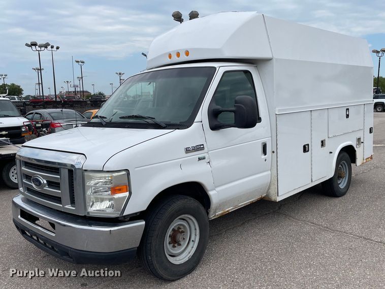 image for item LS9353 2010 Ford E350 Super Duty  utility van