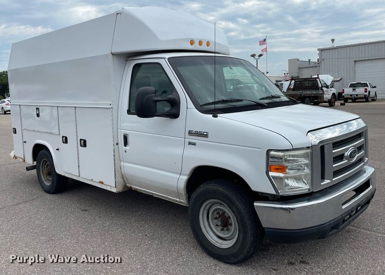 image for item LS9353 2010 Ford E350 Super Duty  utility van