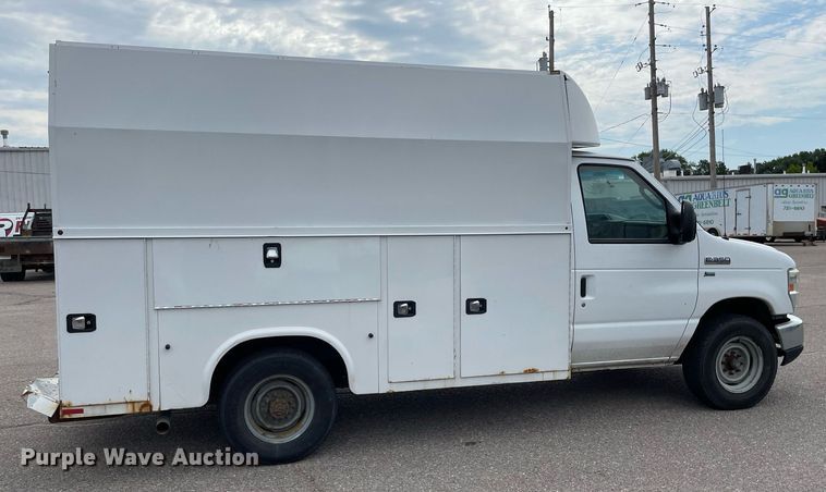 image for item LS9353 2010 Ford E350 Super Duty  utility van