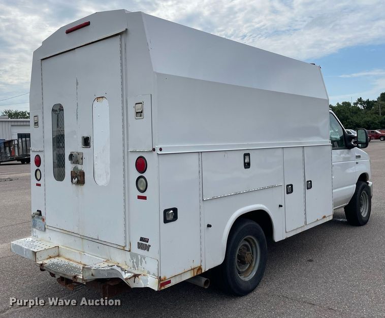 image for item LS9353 2010 Ford E350 Super Duty  utility van