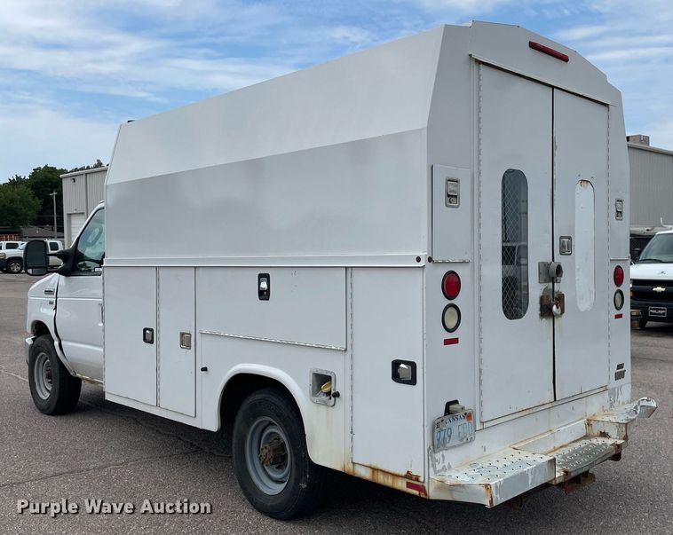 image for item LS9353 2010 Ford E350 Super Duty  utility van