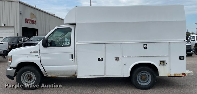 image for item LS9353 2010 Ford E350 Super Duty  utility van