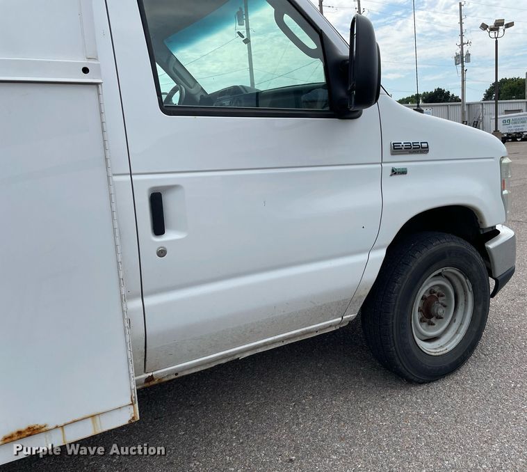 image for item LS9353 2010 Ford E350 Super Duty  utility van