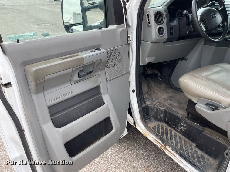 image for item LS9353 2010 Ford E350 Super Duty  utility van