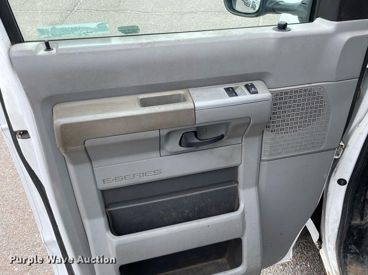 image for item LS9353 2010 Ford E350 Super Duty  utility van
