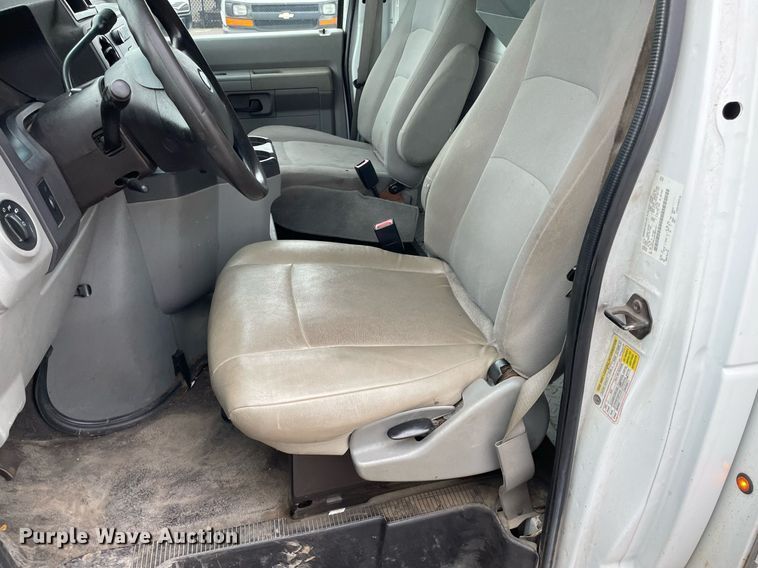 image for item LS9353 2010 Ford E350 Super Duty  utility van