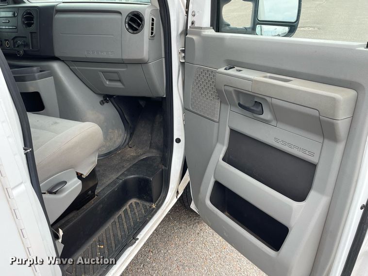 image for item LS9353 2010 Ford E350 Super Duty  utility van