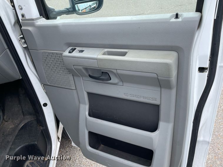 image for item LS9353 2010 Ford E350 Super Duty  utility van