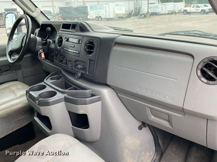 image for item LS9353 2010 Ford E350 Super Duty  utility van