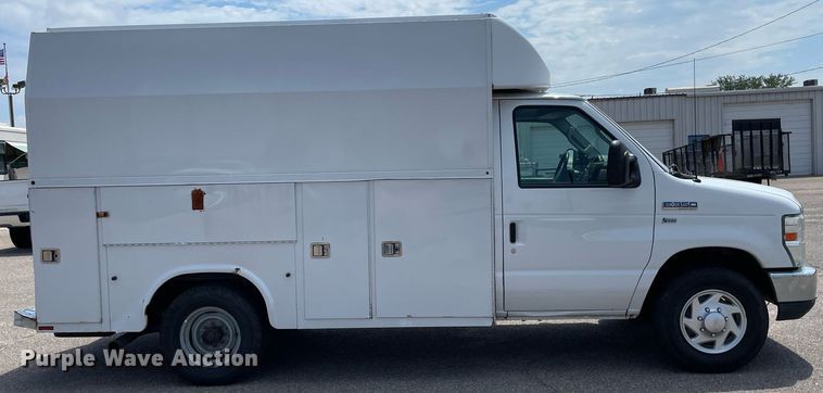 image for item LS9355 2010 Ford E350 Super Duty  utility van