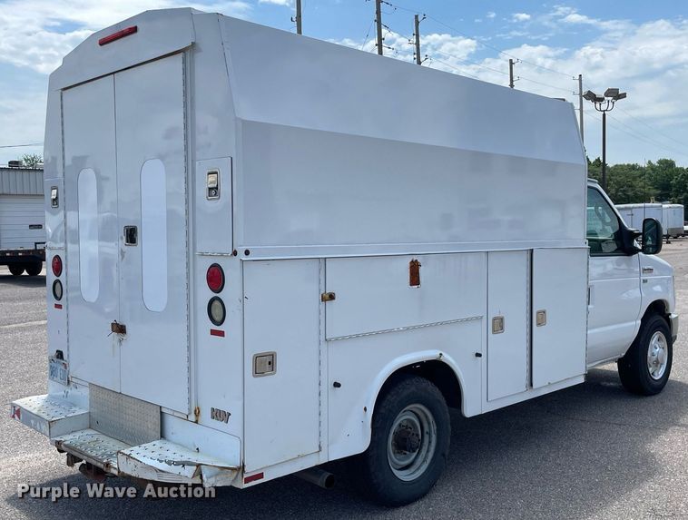 image for item LS9355 2010 Ford E350 Super Duty  utility van